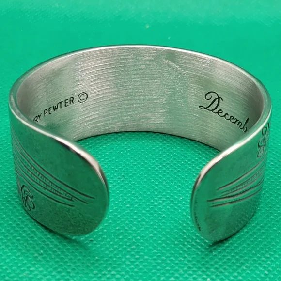Salisbury Pewter Cuff Bracelet w/ Box December Flower Engraving USA Made (S2) - Picture 5 of 7